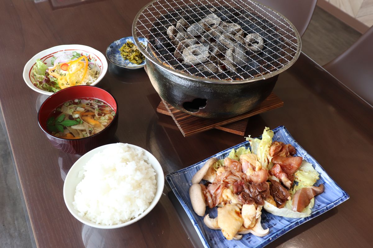 おでかけランチvol.126/速見郡日出町】 昼から七輪で地鶏！！贅沢な