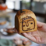 「石仏パン」300円。あんこやクリームもこだわりの自家製